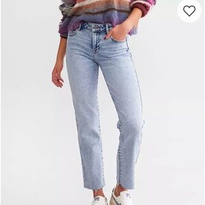 Modern Light Blue Cropped Jeans